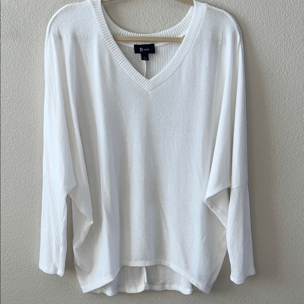 Bwear White V-Neck Lightweight Tunic Sweater